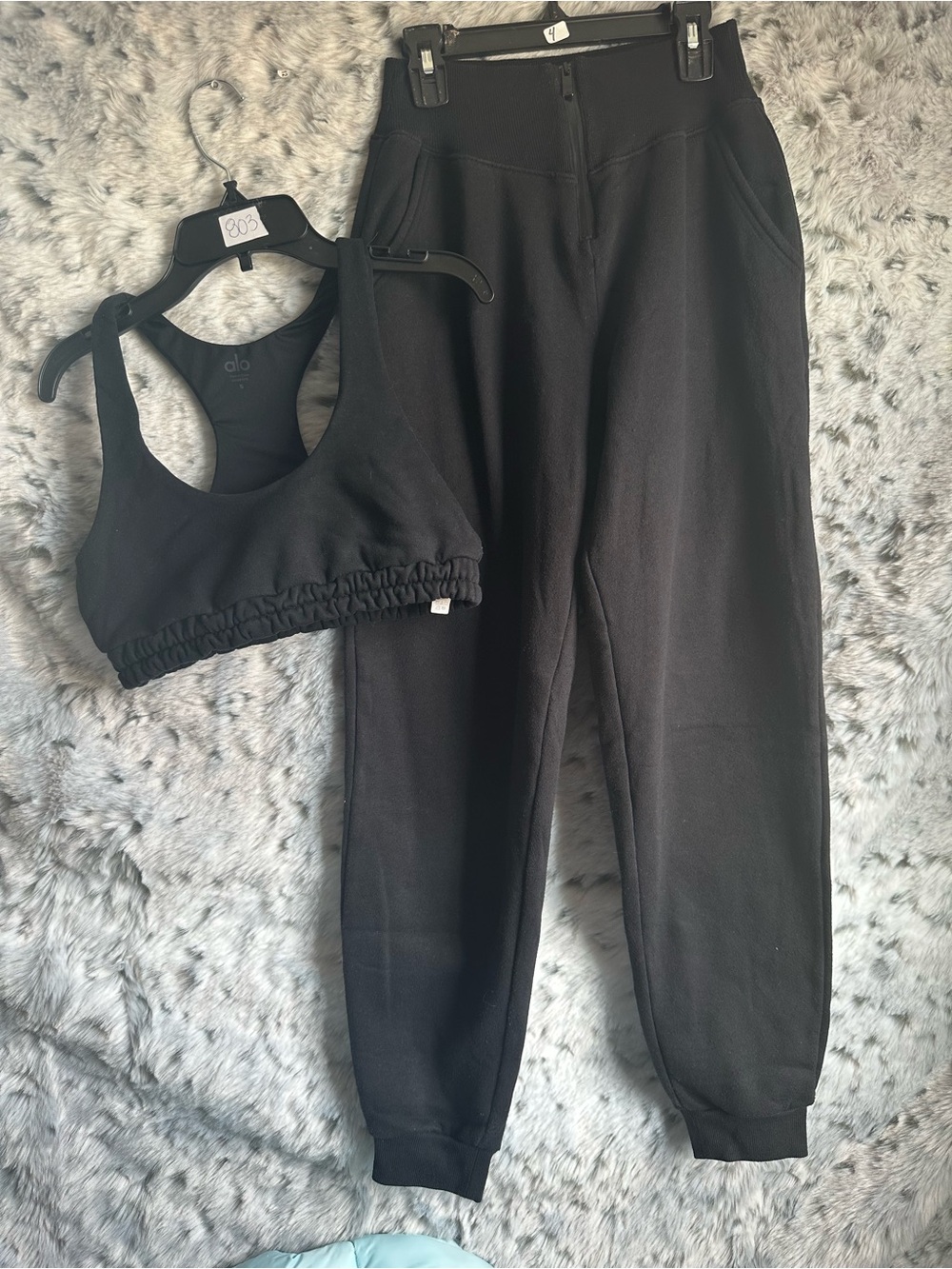 586. Alo set bundle 2pc slick zip pant cropped bra top small